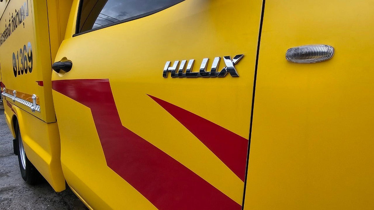 สติ๊กเกอร์ติดรถกระบะ Pickup Wrap Sticker พิมพ์คมชัด วัสดุทนทาน เหมาะสำหรับโฆษณา โปรโมชัน และตกแต่งรถเพื่อเพิ่มเอกลักษณ์