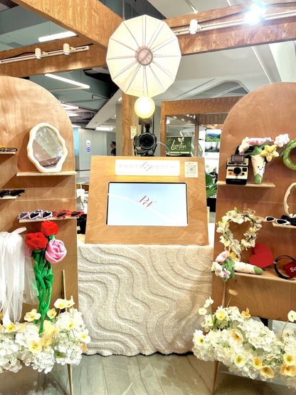 PICKPIC Photobooth โฟโต้บูทงานแต่ง ถ่ายรูปคู่บ่าวสาวและแขกในงาน