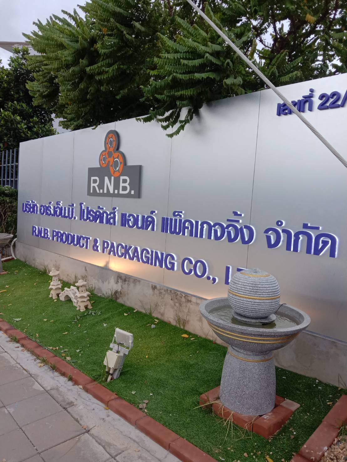 ป้ายบริษัทไฟออกหลัง แสงหรูหรา เด่นชัด เหมาะสำหรับองค์กร บริษัท และอาคารพาณิชย์