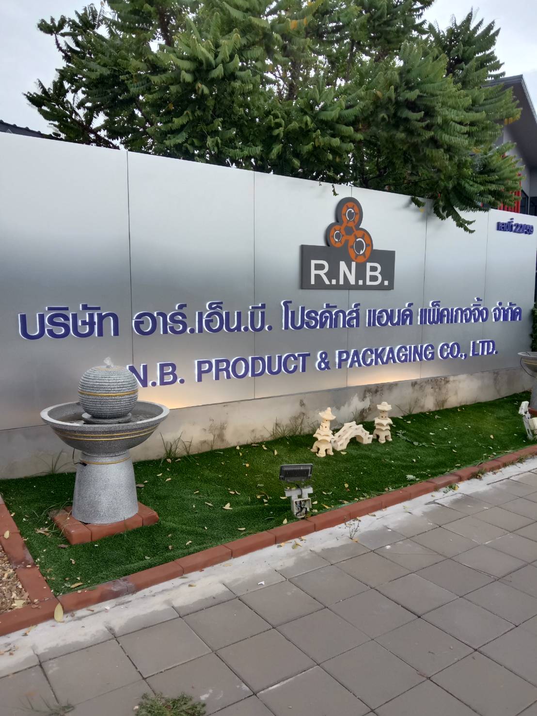 ป้ายบริษัทไฟออกหลัง แสงหรูหรา เด่นชัด เหมาะสำหรับองค์กร บริษัท และอาคารพาณิชย์