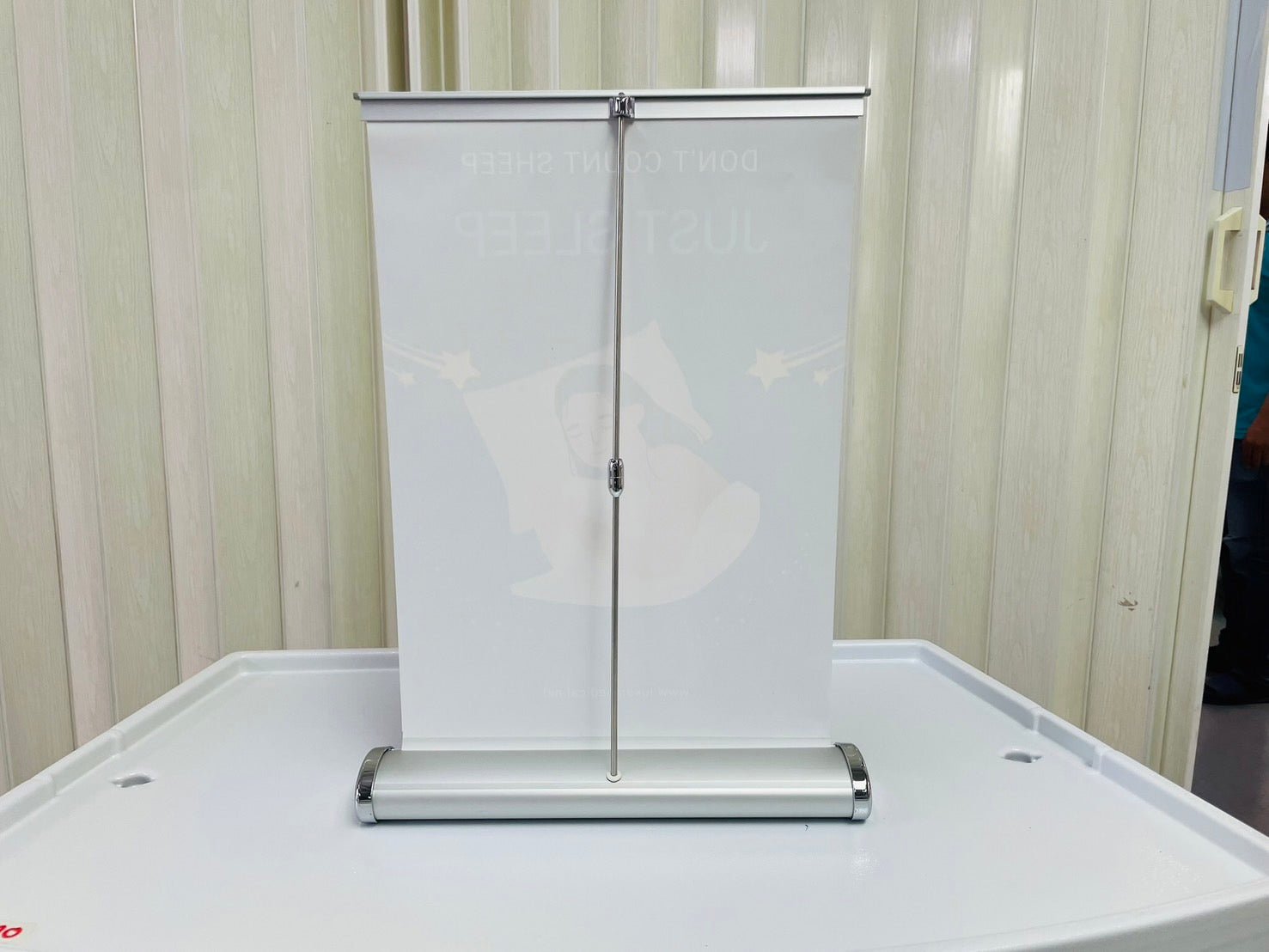 Mini Roll Up โรลอัพขนาดเล็ก น้ำหนักเบา ติดตั้งง่าย เหมาะสำหรับโปรโมชัน ร้านค้า และบูธแสดงสินค้า