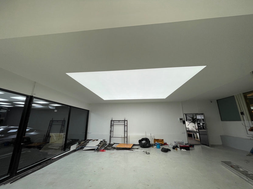 ฝ้ากล่องไฟผ้าบารีซอล Barrisol Stretched Ceiling กระจายแสงนุ่มนวล ดีไซน์หรูหรา เหมาะสำหรับออฟฟิศ ห้างสรรพสินค้า และโชว์รูม