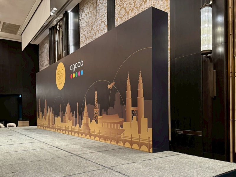 แบ็คดรอป ฉากถ่ายภาพโครงไม้ ฉากเวที ฉากถ่ายรูป photo backdropโครงไม้ รับติดตั้งและรื้อถอนฉากโครงไม้ ร้านป้ายกรุงเทพ