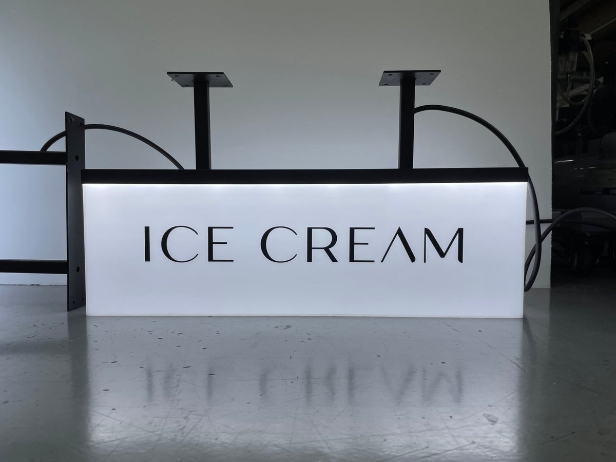 กล่องไฟอะคริลิค ไฟออกรอบป้าย ติดยื่นจากผนัง สว่างชัดเจน เหมาะสำหรับร้านค้าและป้ายหน้าร้าน