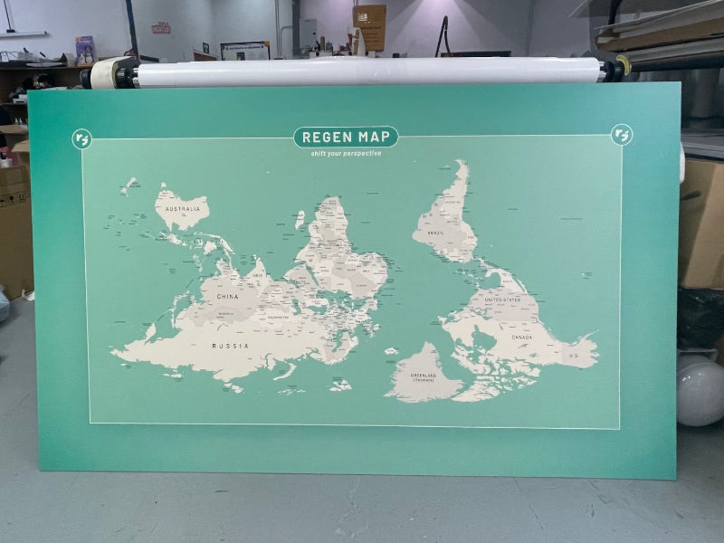 ป้ายแผนที่โลก World Map Board พิมพ์คมชัด รายละเอียดครบ ใช้สำหรับการศึกษา ตกแต่งสำนักงาน โรงเรียน และงานแสดงข้อมูล