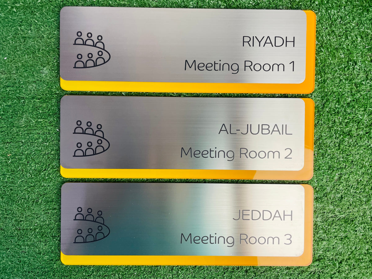 ป้ายหน้าห้อง ป้ายห้องประชุม และป้ายแผนก ดีไซน์เรียบหรู พิมพ์คมชัด เหมาะสำหรับอาคารสำนักงาน โรงเรียน และโรงพยาบาล