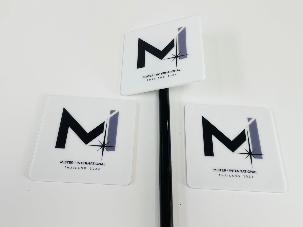 ป้ายไมค์ โลโก้ไมค์ และป้ายหัวไมค์ พิมพ์คมชัด ดีไซน์สวย เหมาะสำหรับงานอีเวนต์ สื่อประชาสัมพันธ์ รายการทีวี และงานโปรโมชัน