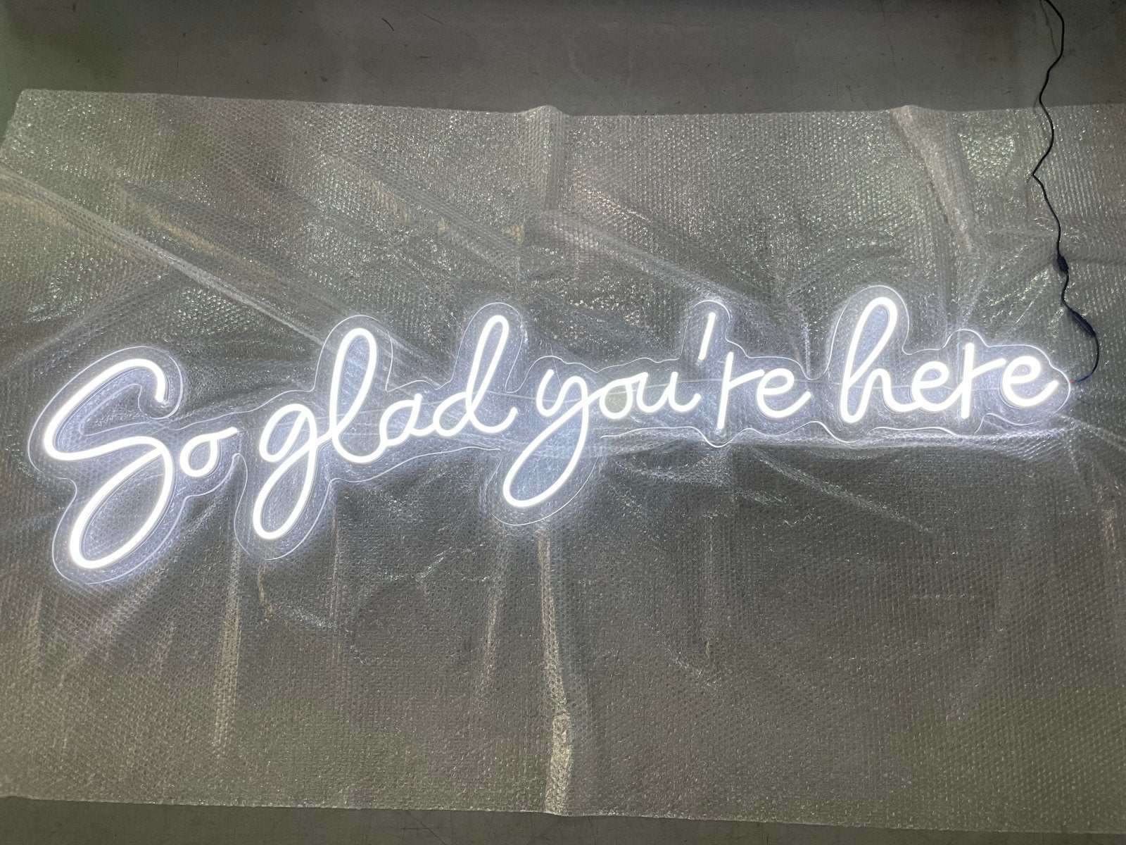 ป้ายไฟนีออน Neon Sign สีสันสดใส ดัดโค้งตามแบบ สวยงามสะดุดตา เหมาะสำหรับร้านอาหาร คาเฟ่ บาร์ และงานตกแต่ง