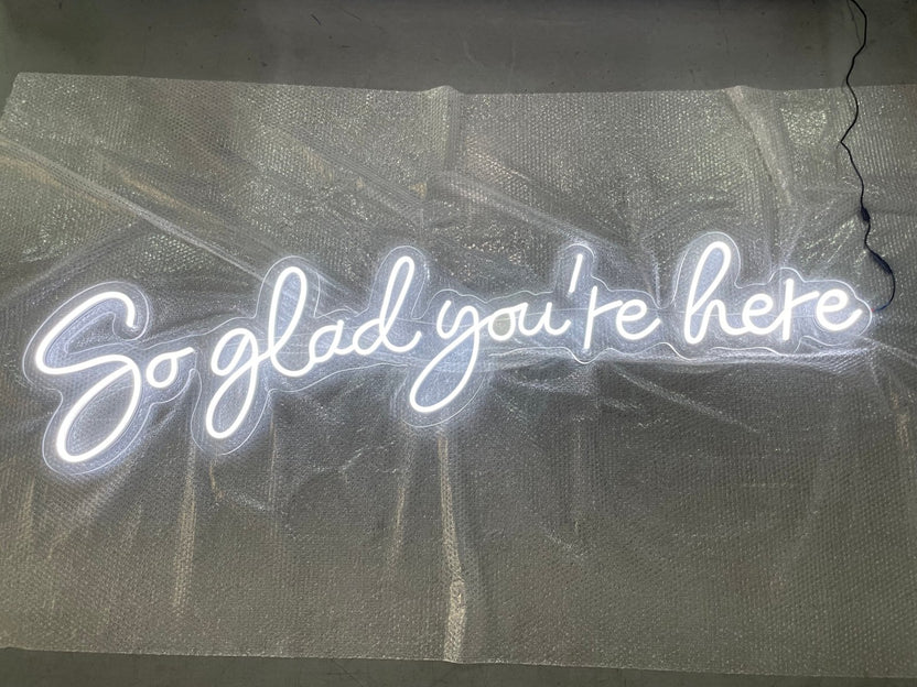 ป้ายไฟนีออน Neon Sign สีสันสดใส ดัดโค้งตามแบบ สวยงามสะดุดตา เหมาะสำหรับร้านอาหาร คาเฟ่ บาร์ และงานตกแต่ง