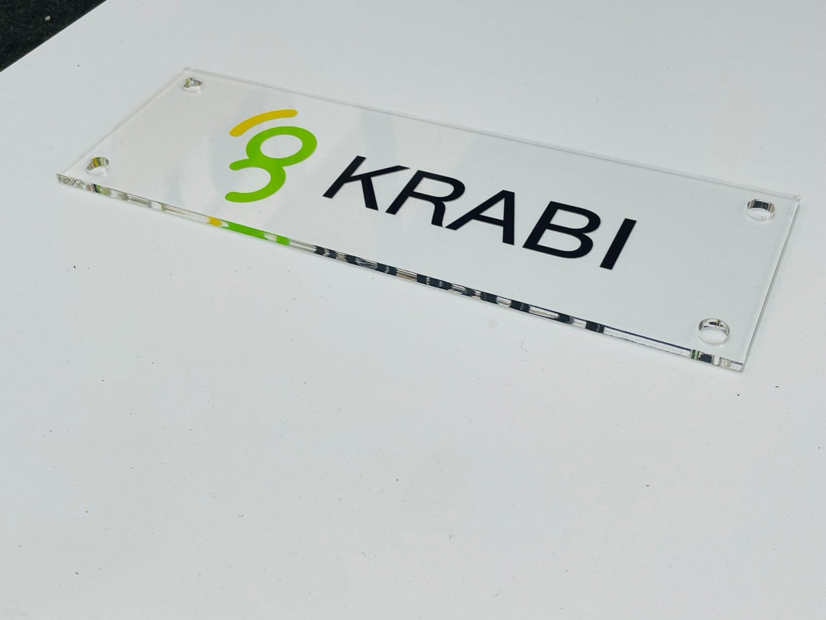 ป้ายอะคริลิคใส และพิมพ์อะคริลิคใส โปร่งใส พิมพ์คมชัด ดีไซน์หรูหรา เหมาะสำหรับป้ายบริษัท ร้านค้า และงานตกแต่งอาคาร