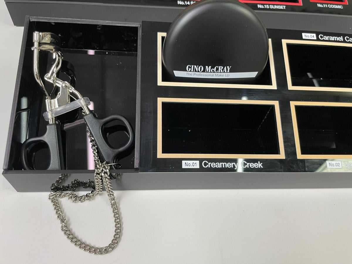 Shelf Display แท่นวางสินค้า แท่นวางเครื่องสำอาง ดีไซน์สวย เหมาะสำหรับโชว์สินค้าในร้านและงานโปรโมชัน