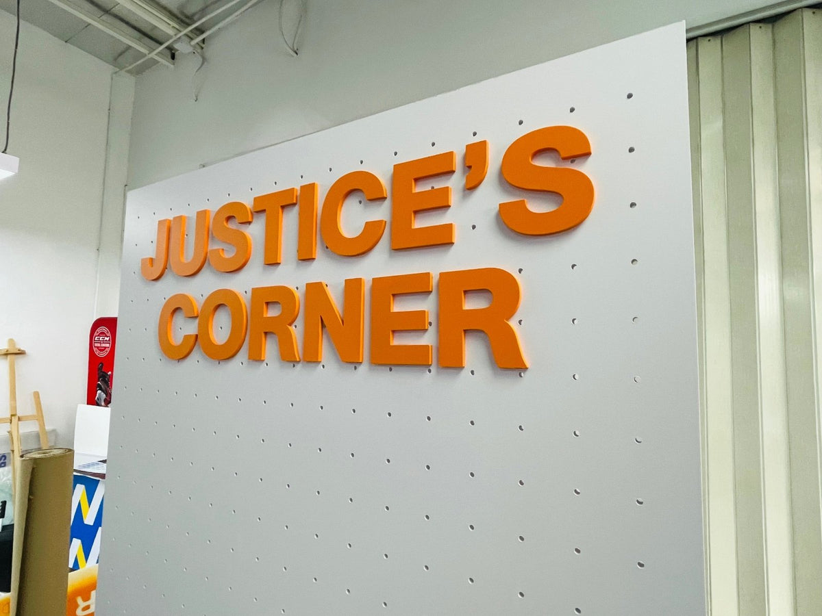 บอร์ดแขวนอุปกรณ์ Pegboard แข็งแรง ใช้งานสะดวก เหมาะสำหรับโชว์สินค้า ร้านค้า และออฟฟิศ