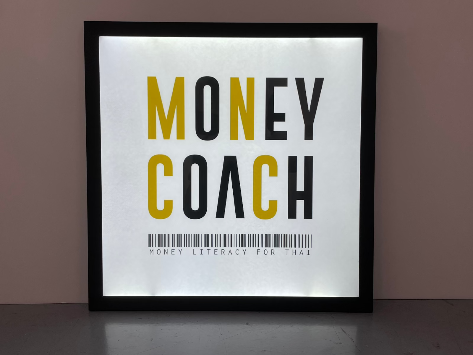 ป้ายไฟ LED Slim Lightbox ป้ายกรอบไฟแบบบาง ดีไซน์ทันสมัย สว่างคมชัด เหมาะสำหรับป้ายโฆษณา หน้าร้าน และงานโปรโมชัน