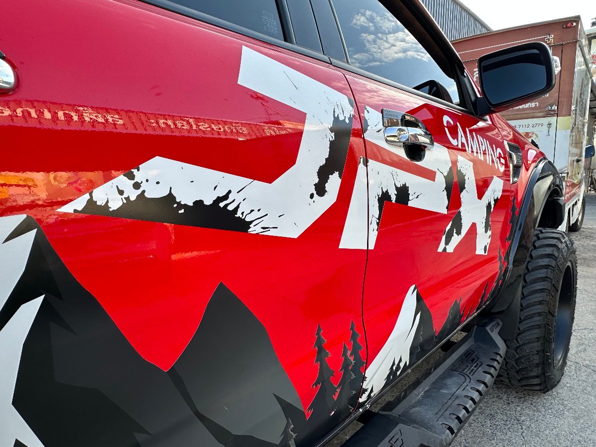 สติ๊กเกอร์ติดรถ Car Wrap แร็ปสติ๊กเกอร์ วัสดุคุณภาพสูง 3M พิมพ์คมชัด ติดทนทาน เหมาะสำหรับโฆษณาและตกแต่งรถทุกประเภท