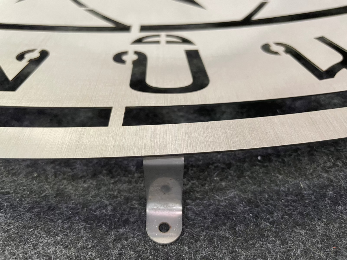 ป้ายโลหะฉลุเลเซอร์ และป้ายเหล็กฉลุเลเซอร์ ตัดคมชัด ดีไซน์สวยงาม ทนทาน เหมาะสำหรับป้ายบริษัท ร้านค้า และงานตกแต่ง