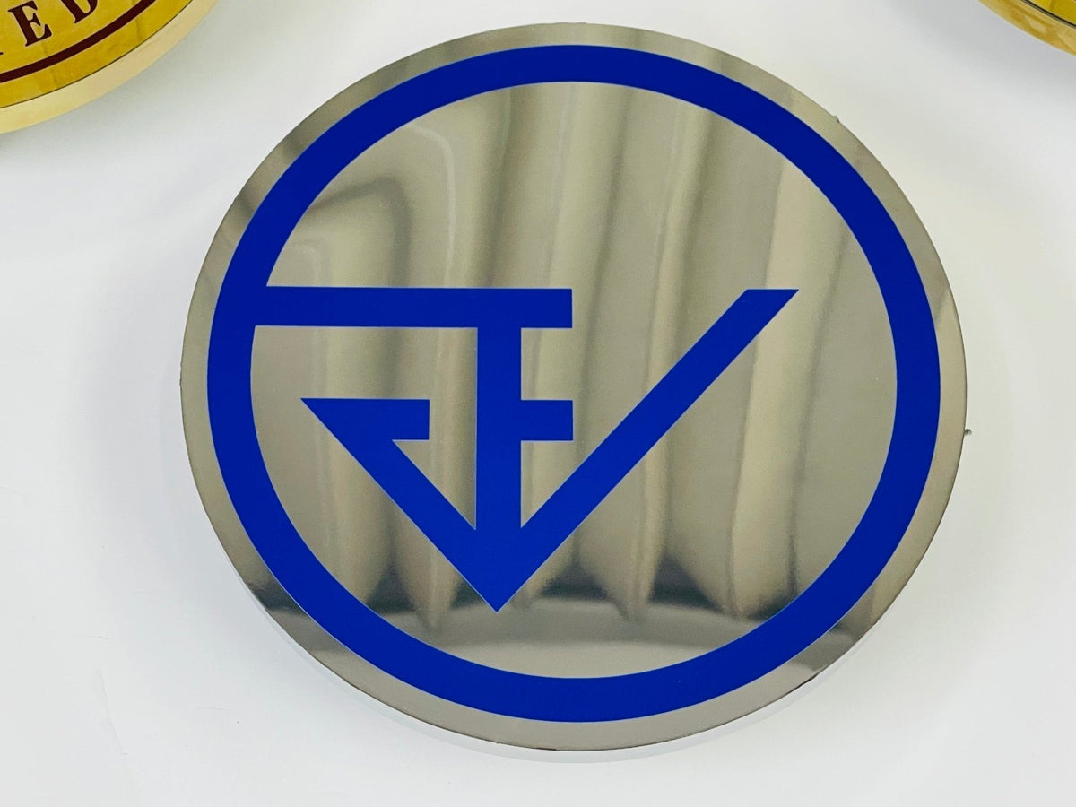 ป้ายสแตนเลส เงินเงา BA ผิวเงาเรียบหรู สะท้อนชัดเจน เหมาะสำหรับป้ายบริษัทและอาคารสำนักงาน