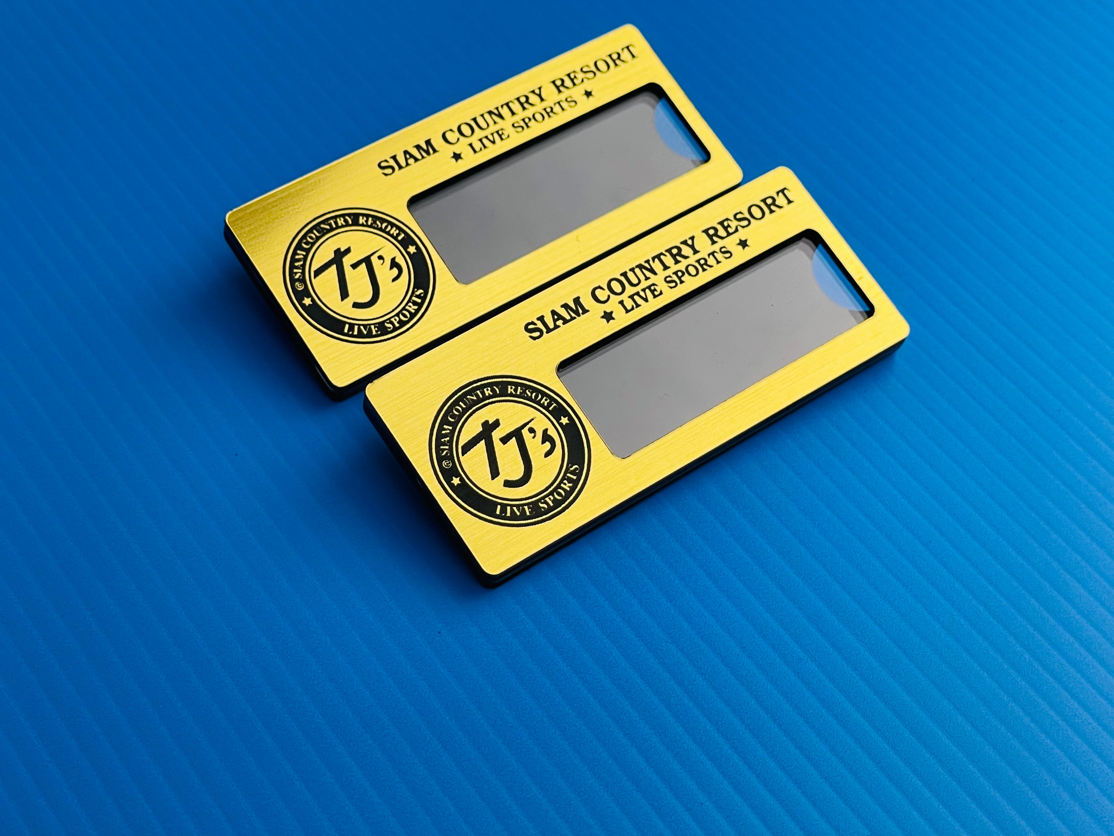 ป้ายชื่อติดอก ป้ายเข็มกลัด แม่เหล็ก เนมแทก ดีไซน์กะทัดรัด เหมาะสำหรับบริษัท และงานอีเวนต์