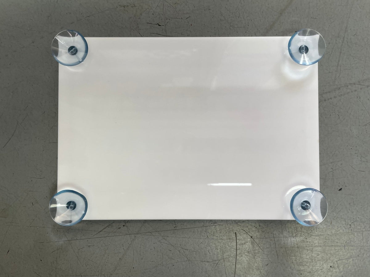 ป้ายจุ๊บติดกระจก และป้ายแขวนติดจุ๊บ ติดตั้งง่าย เคลื่อนย้ายสะดวก เหมาะสำหรับป้ายร้านค้า ป้ายโปรโมชั่น และงานประชาสัมพันธ์