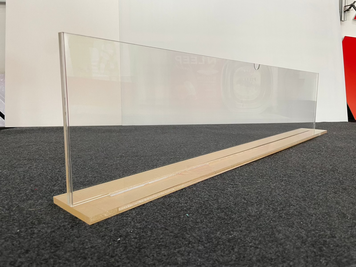 กรอบอะคริลิคสอดเอกสาร โปร่งใส แข็งแรง ใช้งานง่าย เหมาะสำหรับสำนักงาน โรงแรม และอาคารพาณิชย์