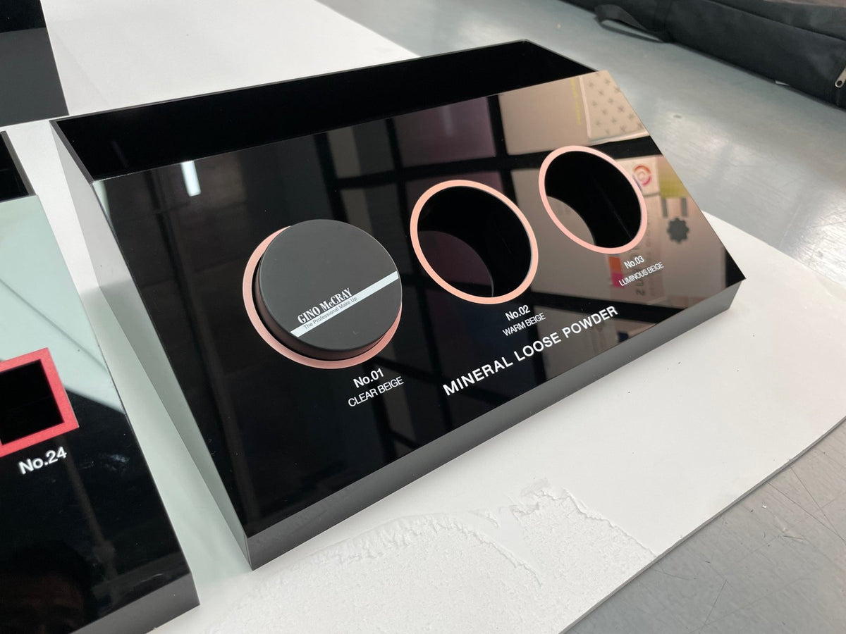 Shelf Display แท่นวางสินค้า แท่นวางเครื่องสำอาง ดีไซน์สวย เหมาะสำหรับโชว์สินค้าในร้านและงานโปรโมชัน