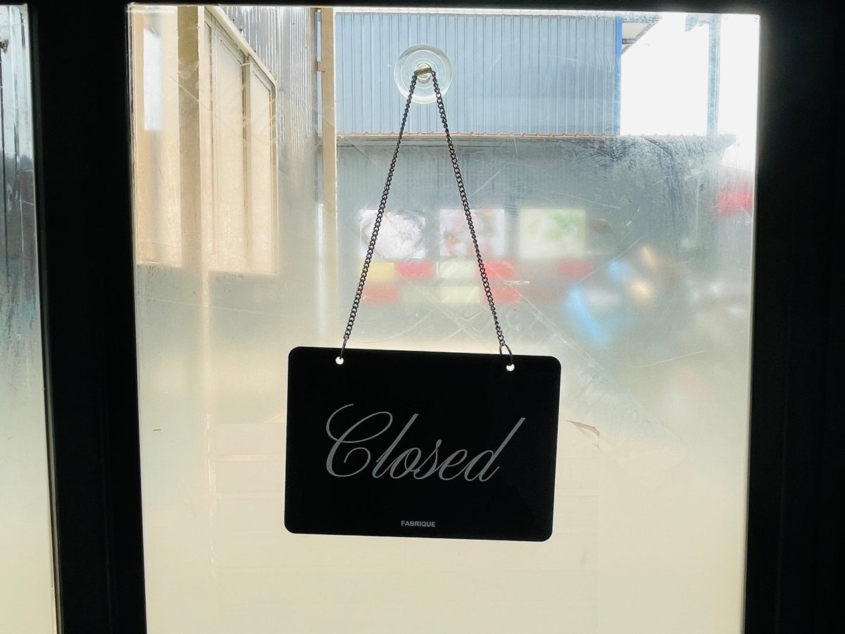 ป้ายแขวน ป้ายคล้องโซ่ และป้ายห้อย พิมพ์คมชัด แข็งแรง ใช้งานสะดวก เหมาะสำหรับป้ายร้านค้า ป้ายประชาสัมพันธ์ และงานอีเวนต์