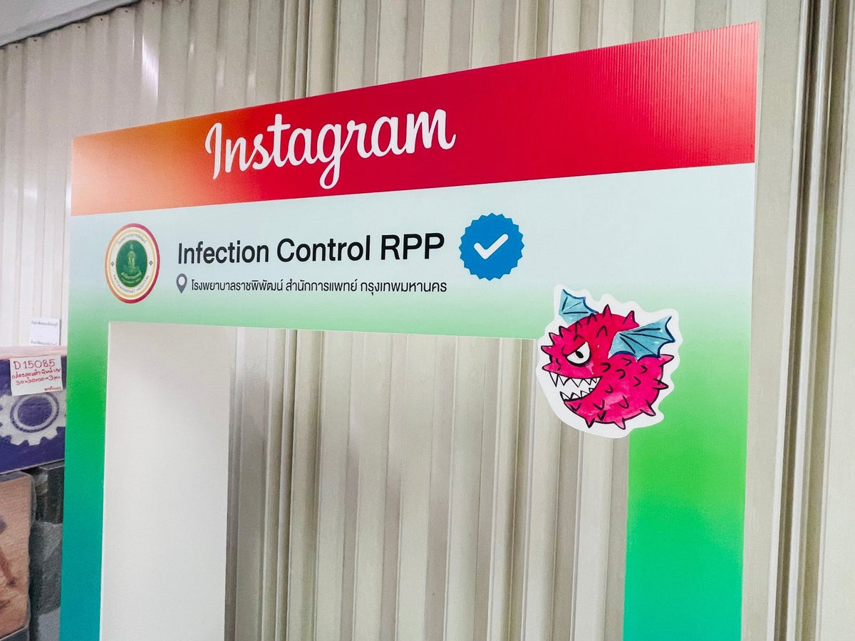 กรอบป้าย Instagram และ Facebook ดีไซน์เหมือนหน้าฟีดโซเชียล เหมาะสำหรับงานอีเวนต์ งานถ่ายภาพ และกิจกรรมโปรโมชัน