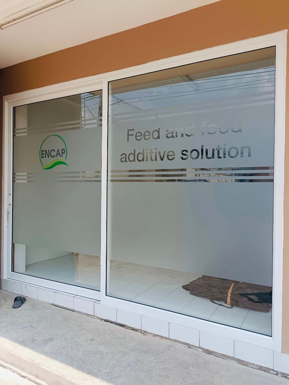 สติ๊กเกอร์ฝ้า พิมพ์อิงค์เจ็ท ติดกระจก ลวดลายสวยงาม กันแสง เหมาะสำหรับออฟฟิศและร้านค้า