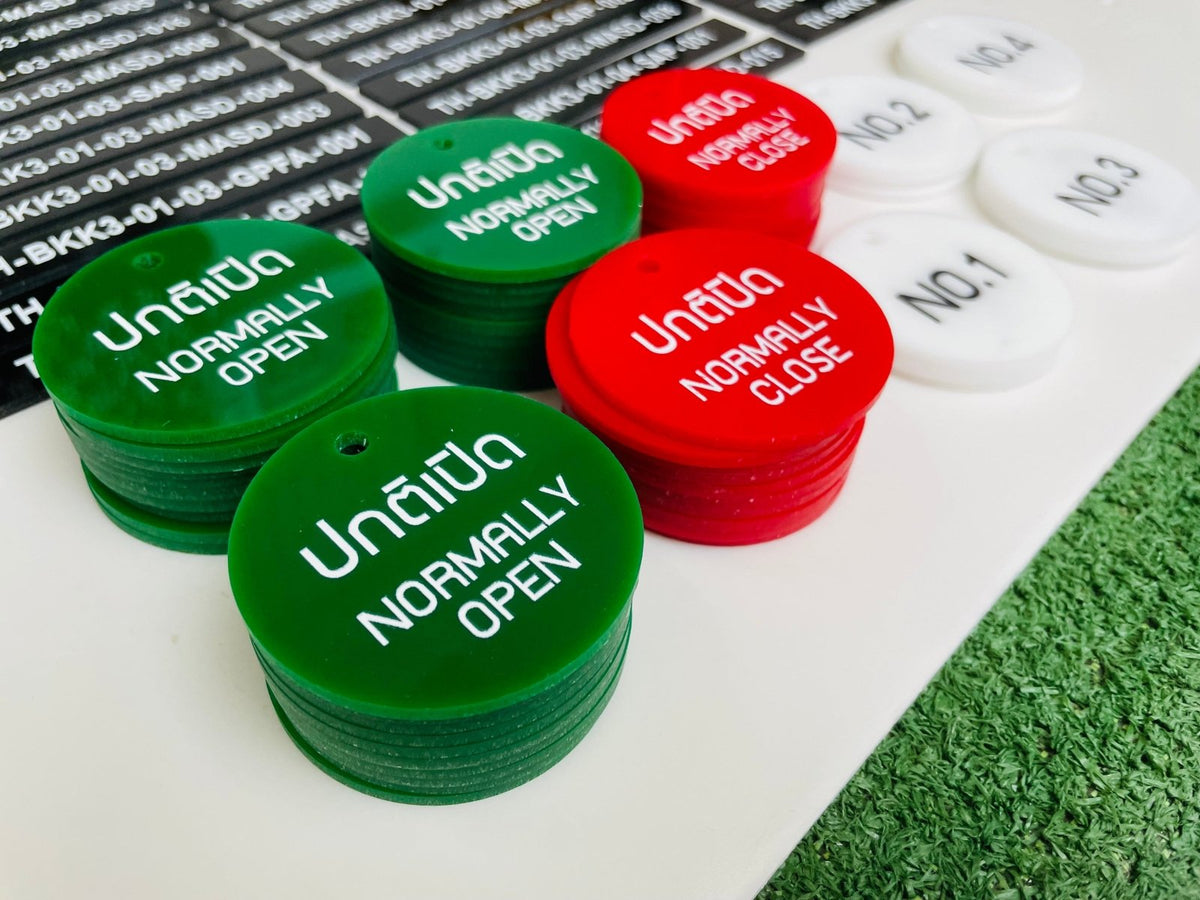 ป้ายแขวน ป้ายคล้องโซ่ และป้ายห้อย พิมพ์คมชัด แข็งแรง ใช้งานสะดวก เหมาะสำหรับป้ายร้านค้า ป้ายประชาสัมพันธ์ และงานอีเวนต์