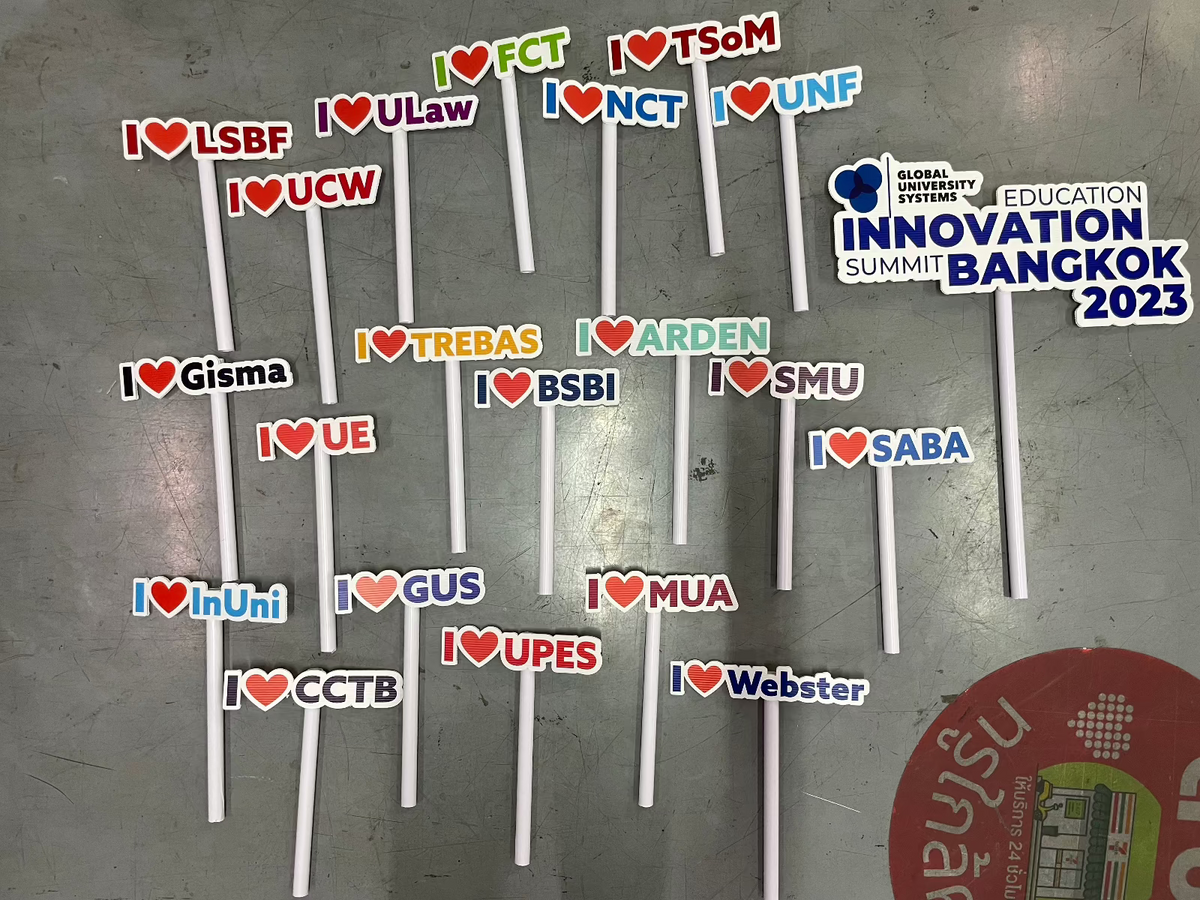 ป้ายถือถ่ายรูป ป้ายพร็อพ สำหรับงานแต่ง งานอีเวนต์ และปาร์ตี้ ดีไซน์น่ารัก พิมพ์คมชัด เพิ่มความสนุกในการถ่ายภาพ