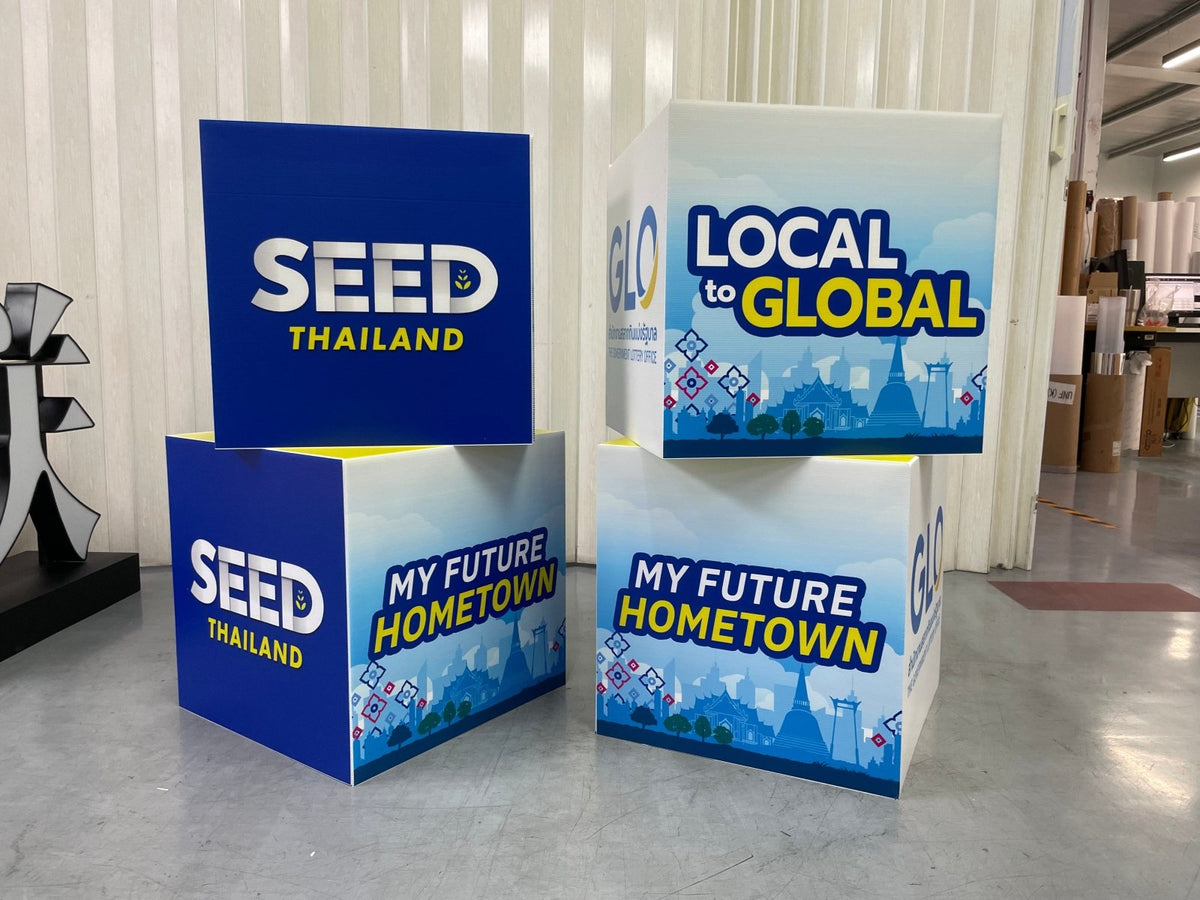 กล่องลูกเต๋า กล่องฟิวเจอร์บอร์ดทรงลูกเต๋า พิมพ์คมชัด เหมาะสำหรับงานอีเวนต์ และดิสเพลย์สินค้า