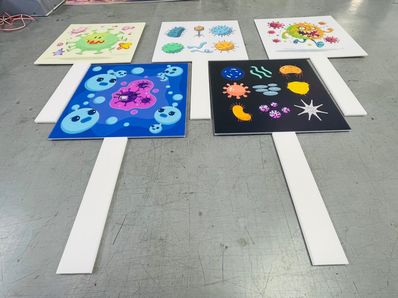 ป้ายถือถ่ายรูป ป้ายพร็อพ สำหรับงานแต่ง งานอีเวนต์ และปาร์ตี้ ดีไซน์น่ารัก พิมพ์คมชัด เพิ่มความสนุกในการถ่ายภาพ