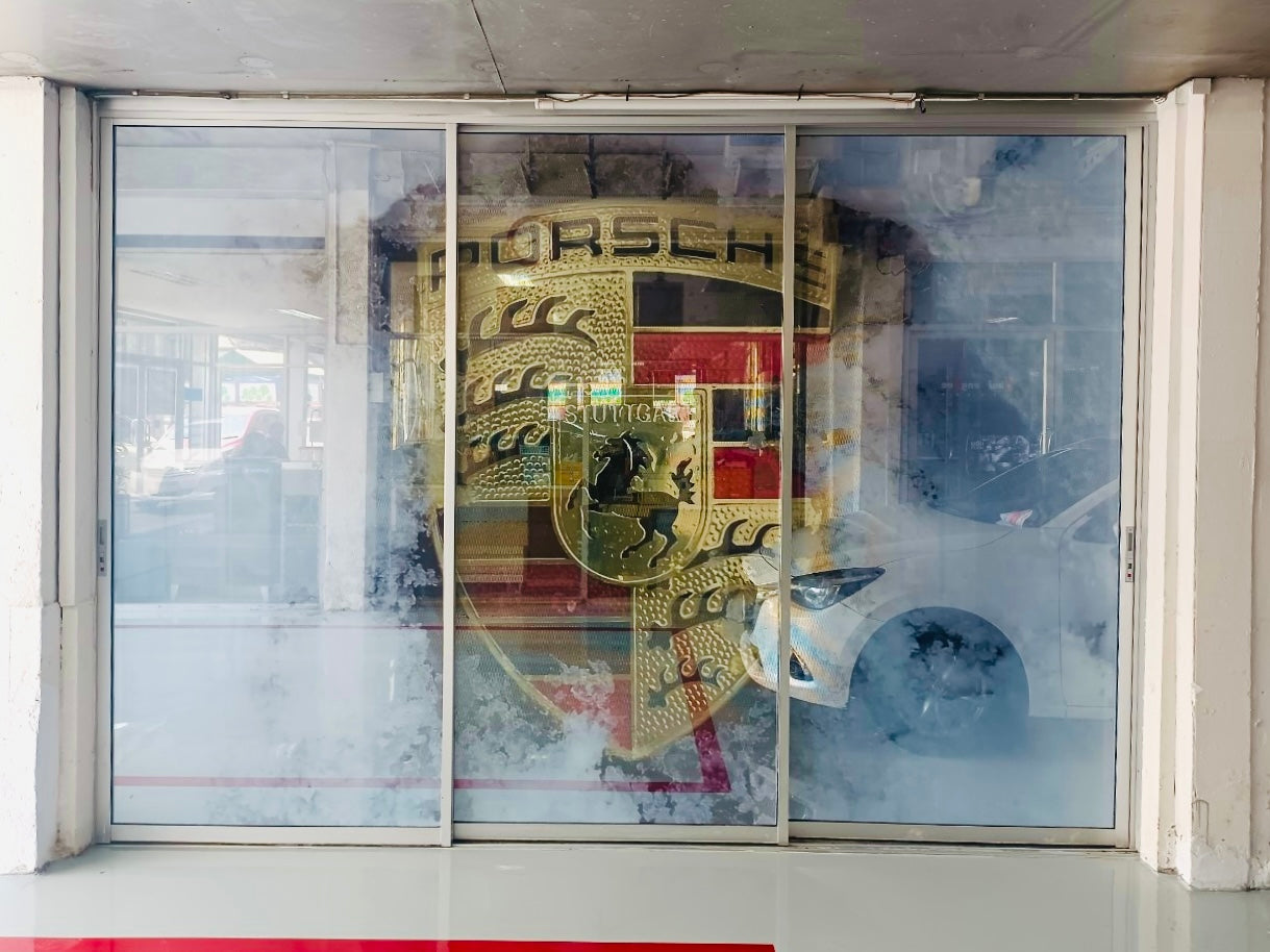 สติ๊กเกอร์ซีทรู See-through One Way Vision มองทะลุจากด้านในได้ พิมพ์คมชัด เหมาะสำหรับติดกระจกอาคารและรถยนต์