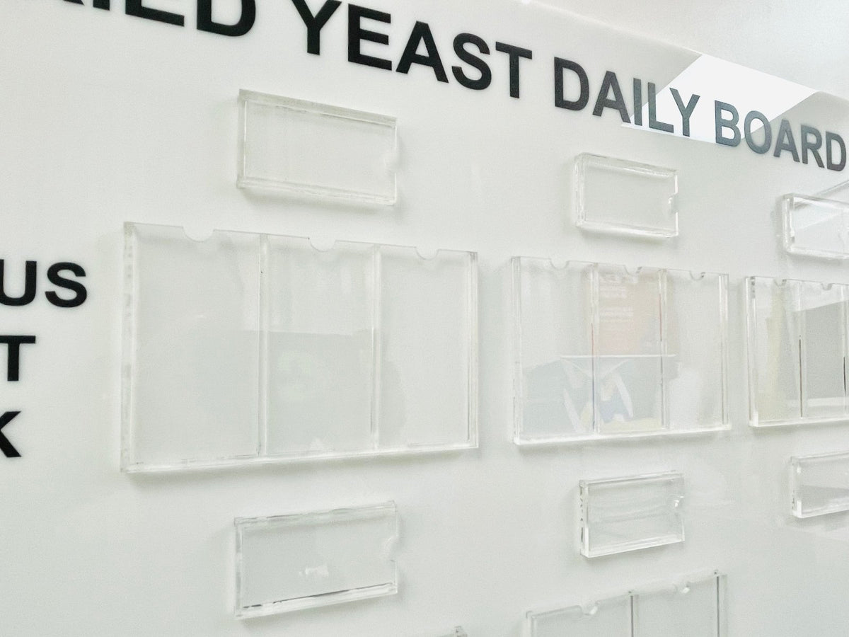 กรอบอะคริลิคสอดเอกสาร โปร่งใส แข็งแรง ใช้งานง่าย เหมาะสำหรับสำนักงาน โรงแรม และอาคารพาณิชย์