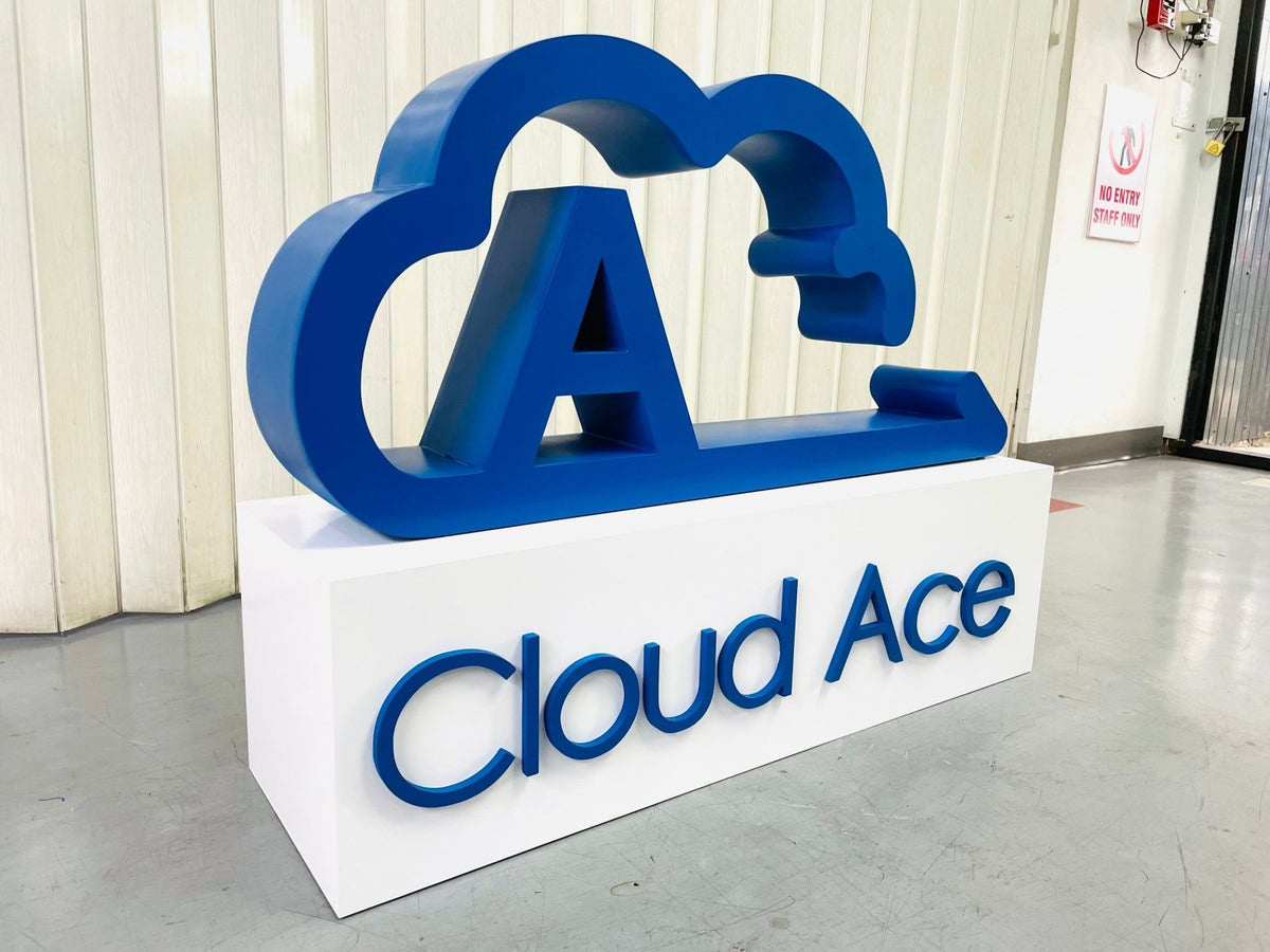 ป้ายโลโก้ตั้งพื้น และป้ายตั้งประกอบฉากถ่ายรูป ดีไซน์สวยสะดุดตา เหมาะสำหรับงานอีเวนต์ งานเปิดตัวสินค้า และการโปรโมทร้านค้า