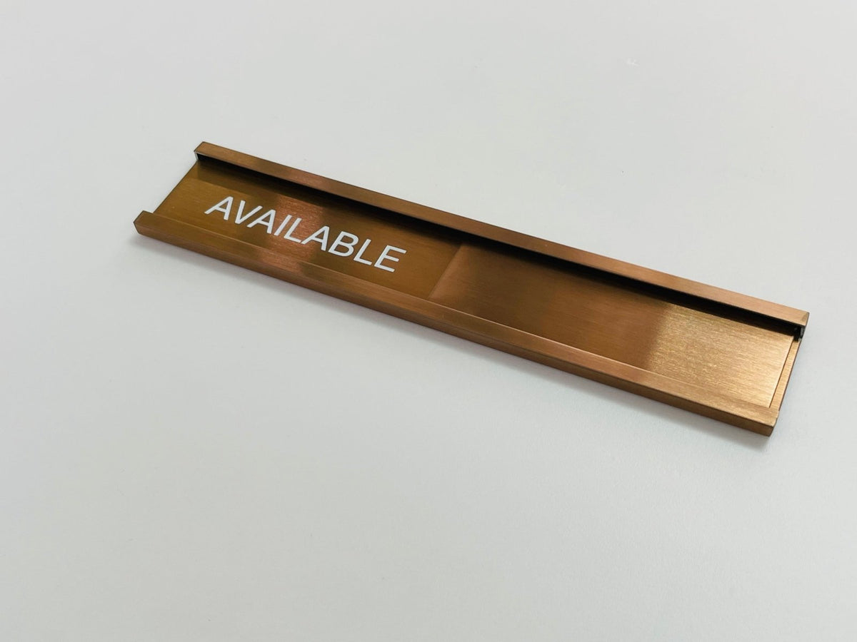 ป้ายสอด รางสอดป้ายหน้าห้อง และป้ายบอกชั้น ดีไซน์เรียบหรู ใช้งานสะดวก เหมาะสำหรับอาคารสำนักงาน โรงเรียน และโรงพยาบาล