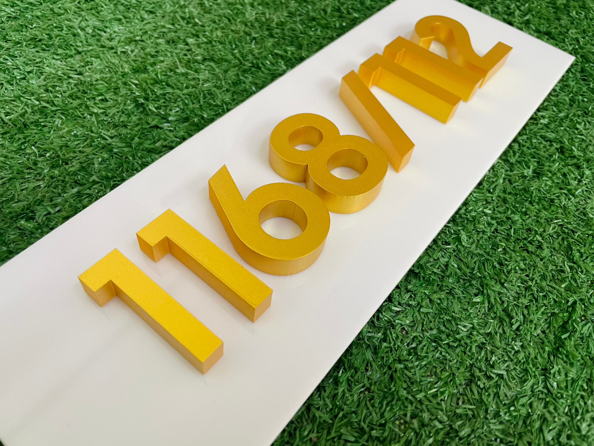 ป้ายอักษร พ่นสีทอง - Octopus Media Solutions ป้ายทำสี อักษรนูน Signage