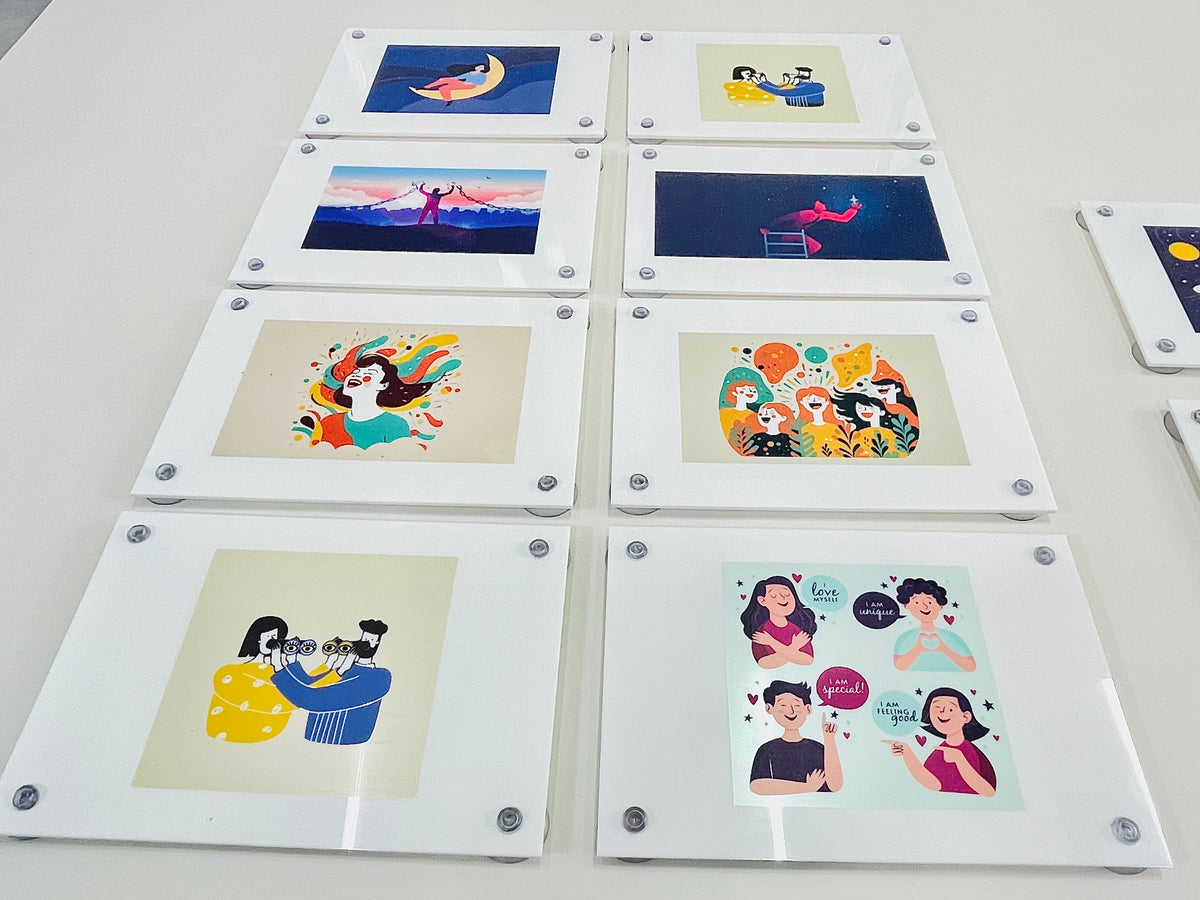 ป้ายอะคริลิคพิมพ์ยูวี แผ่นอะคริลิค และอะคริลิคติดสติ๊กเกอร์ พิมพ์คมชัด สีสวยทนทาน เหมาะสำหรับป้ายบริษัท ร้านค้า และงานตกแต่ง