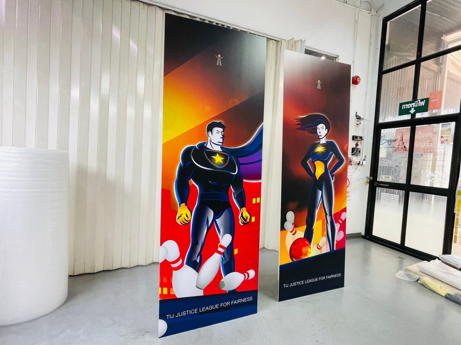 ป้ายสแตนดี้ Standee และป้ายฟิวเจอร์บอร์ดพร้อมขาตั้ง พิมพ์คมชัด น้ำหนักเบา เหมาะสำหรับงานอีเวนต์ โปรโมชัน และสื่อโฆษณา