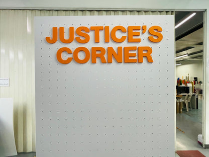 บอร์ดแขวนอุปกรณ์ Pegboard แข็งแรง ใช้งานสะดวก เหมาะสำหรับโชว์สินค้า ร้านค้า และออฟฟิศ