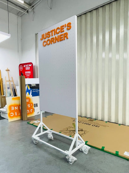 บอร์ดแขวนอุปกรณ์ Pegboard แข็งแรง ใช้งานสะดวก เหมาะสำหรับโชว์สินค้า ร้านค้า และออฟฟิศ