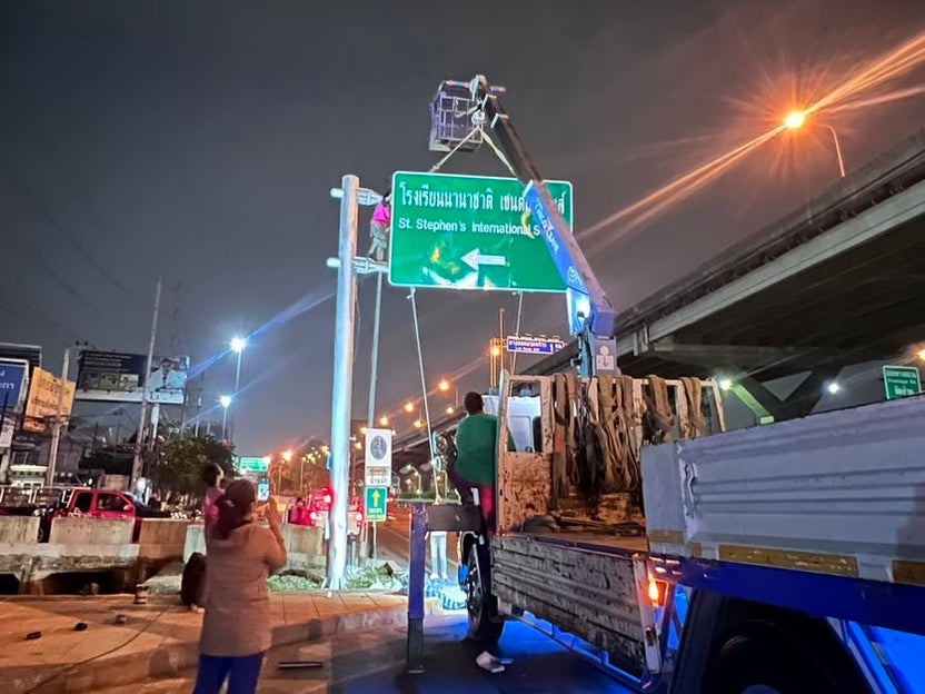 ป้ายอลูมิเนียมติดสติ๊กเกอร์ พิมพ์คมชัด ทนทานต่อสภาพอากาศ เหมาะสำหรับป้ายบริษัท ป้ายเครื่องจักร และงานอุตสาหกรรม