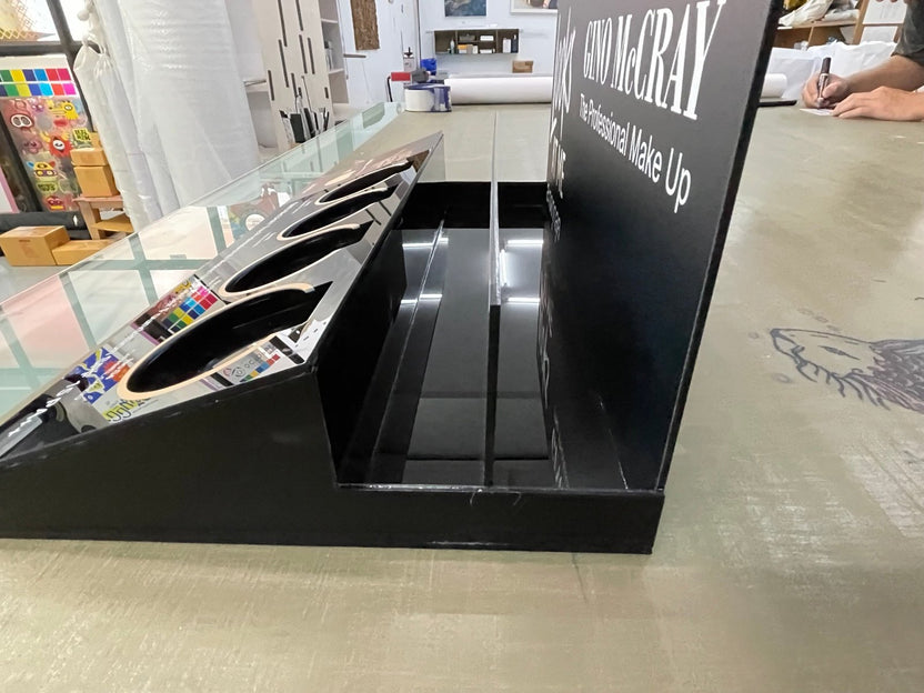 Shelf Display แท่นวางสินค้า แท่นวางเครื่องสำอาง ดีไซน์สวย เหมาะสำหรับโชว์สินค้าในร้านและงานโปรโมชัน