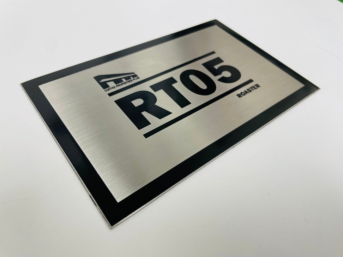 ป้ายสแตนเลสเงินแฮร์ไลน์ ผิวด้านหรูหรา แข็งแรง ทนทาน เหมาะสำหรับป้ายบริษัทและงานตกแต่งอาคาร