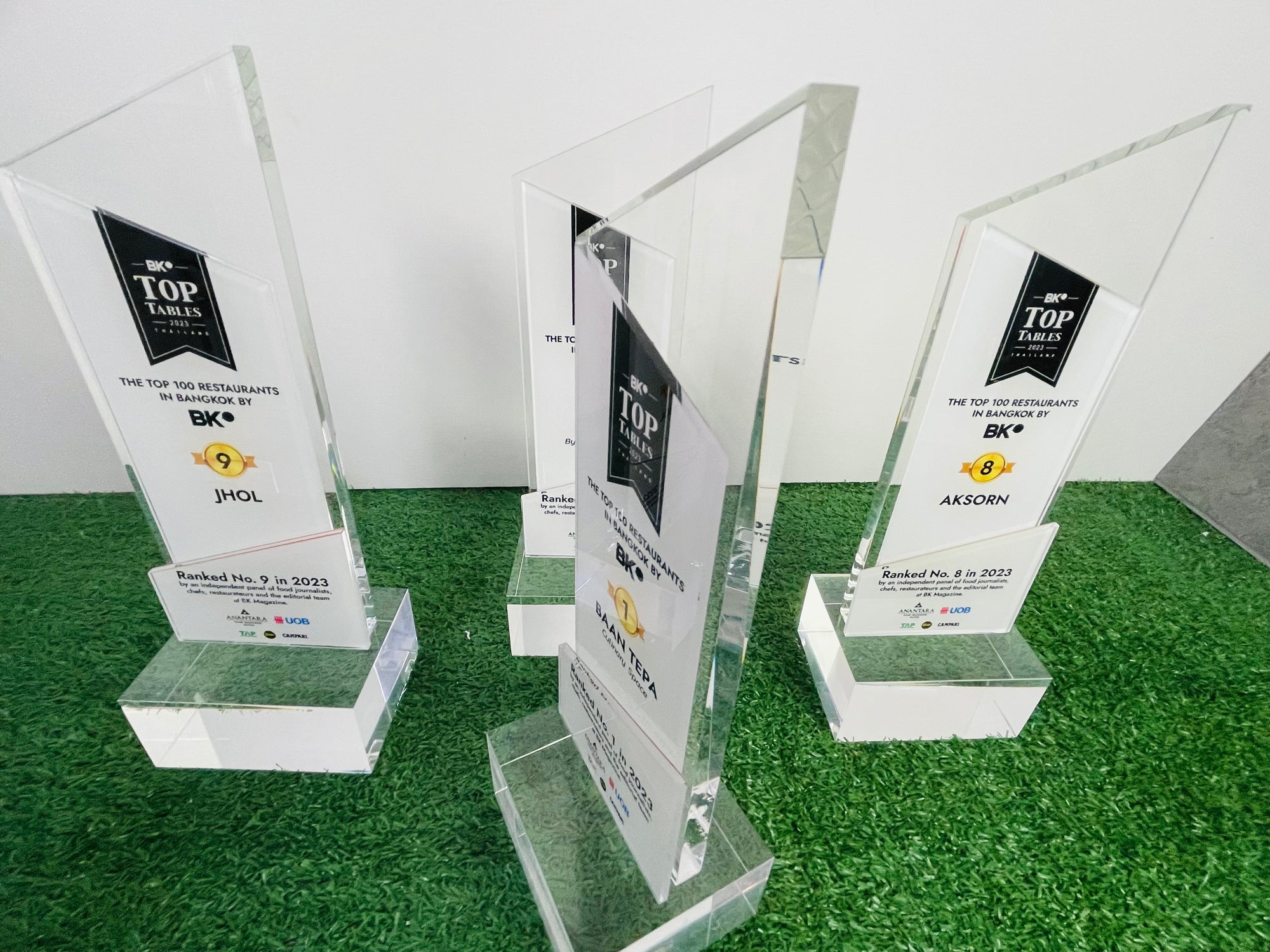 โล่รางวัล Acrylic Trophy Award อะคริลิคใส พิมพ์คมชัด ดีไซน์หรูหรา เหมาะสำหรับงานมอบรางวัล เกียรติยศ การแข่งขัน และงานองค์กร