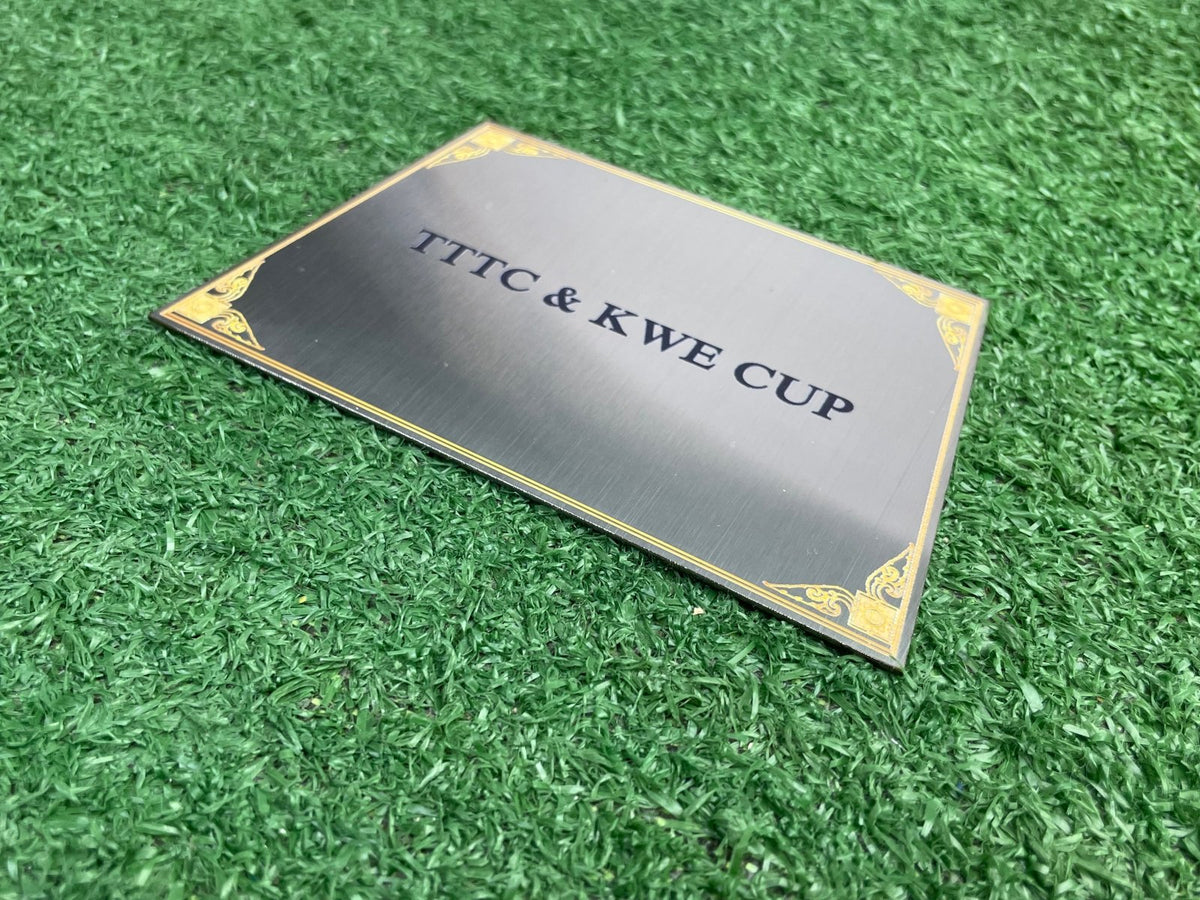 ป้ายสแตนเลสเงินแฮร์ไลน์ ผิวด้านหรูหรา แข็งแรง ทนทาน เหมาะสำหรับป้ายบริษัทและงานตกแต่งอาคาร