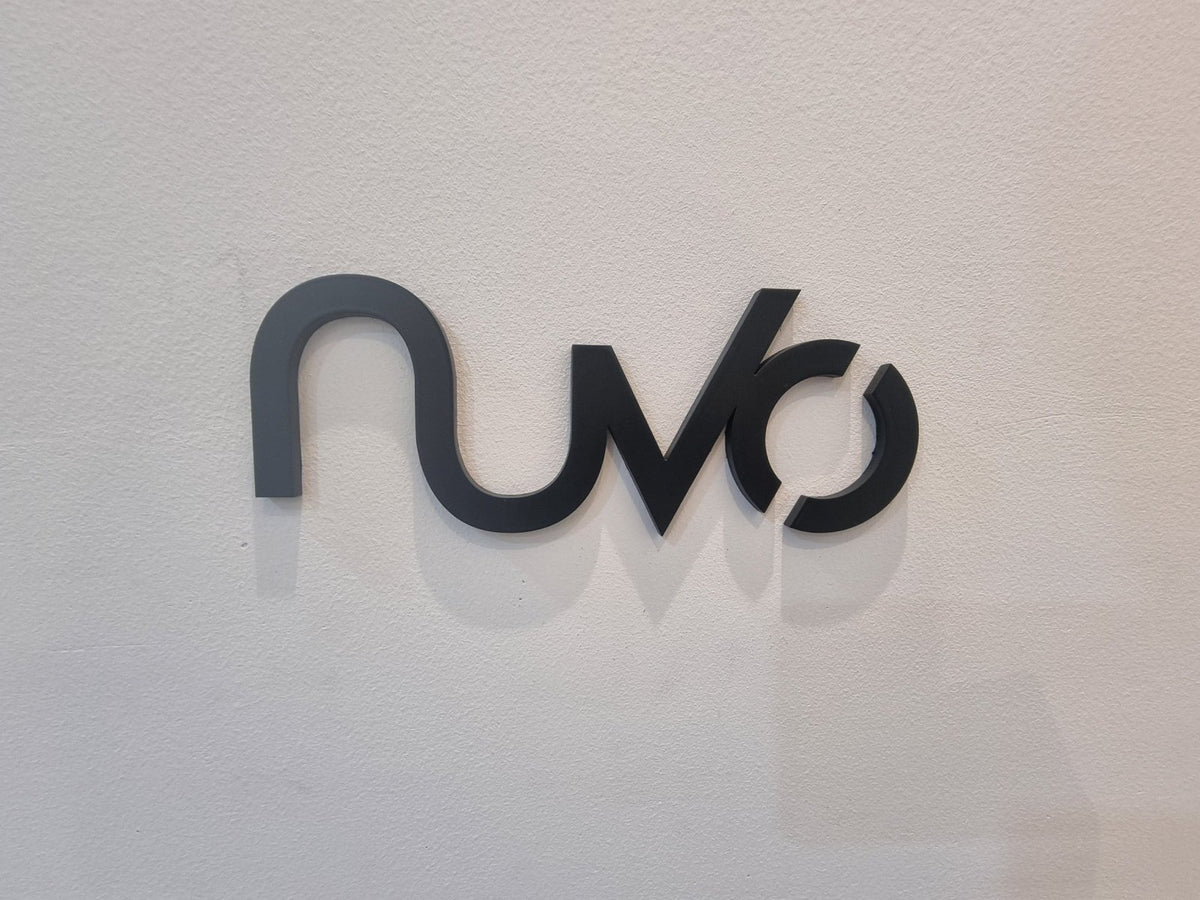 ป้ายไดคัทอะคริลิค ตัวนูน พิมพ์คมชัด ดีไซน์สวยหรู แข็งแรงทนทาน เหมาะสำหรับป้ายบริษัท ป้ายร้านค้า และงานตกแต่งอาคาร