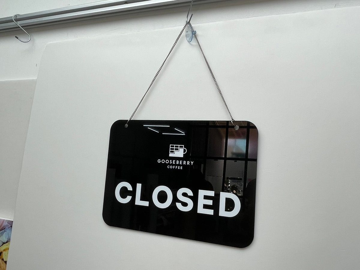 ป้ายคอมโพสิต พิมพ์สกรีนยูวี UV Inkjet พิมพ์คมชัด สีสด ทนทาน เหมาะสำหรับป้ายบริษัท อาคาร โครงการ และงานโฆษณากลางแจ้ง