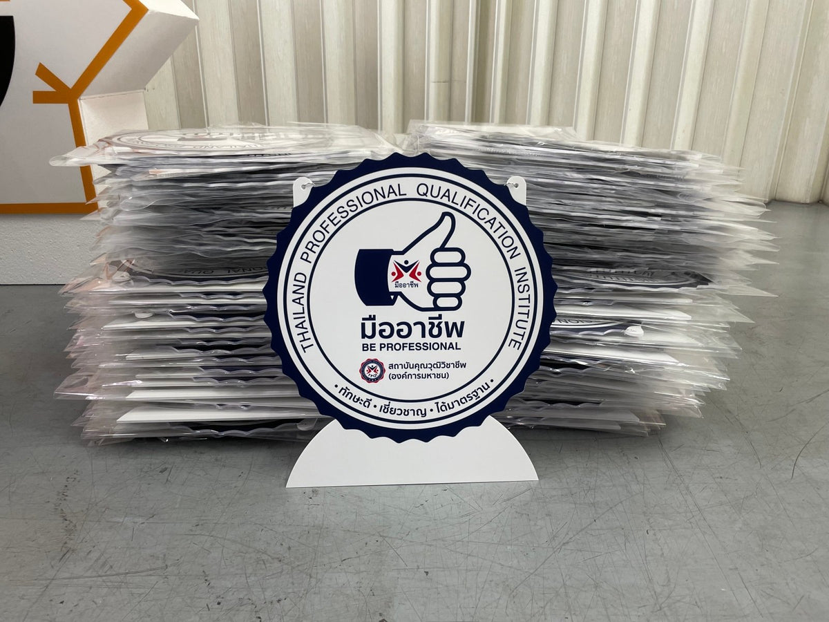 ป้ายแขวน ป้ายคล้องโซ่ และป้ายห้อย พิมพ์คมชัด แข็งแรง ใช้งานสะดวก เหมาะสำหรับป้ายร้านค้า ป้ายประชาสัมพันธ์ และงานอีเวนต์