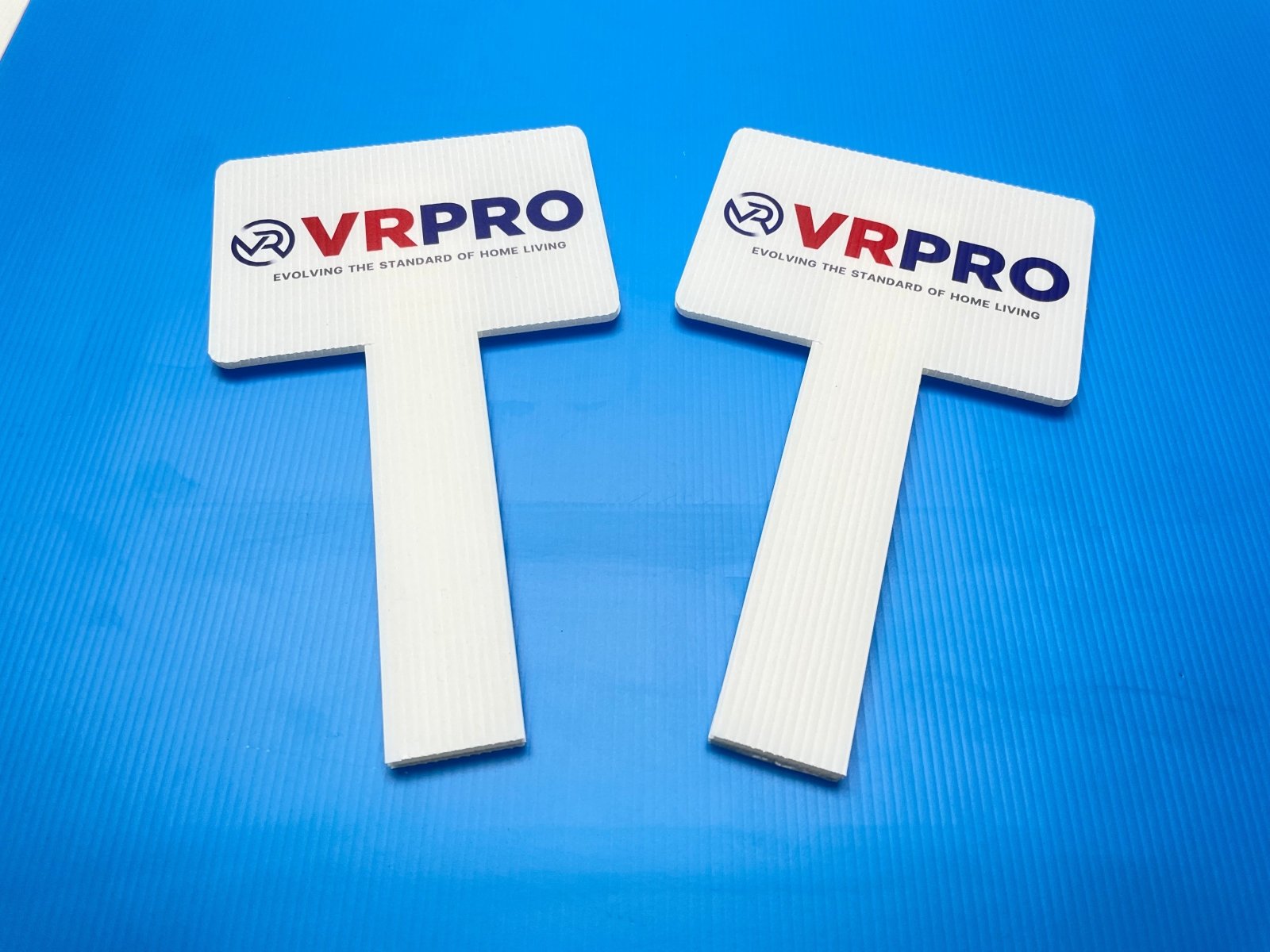 ป้ายถือถ่ายรูป ป้ายพร็อพ สำหรับงานแต่ง งานอีเวนต์ และปาร์ตี้ ดีไซน์น่ารัก พิมพ์คมชัด เพิ่มความสนุกในการถ่ายภาพ