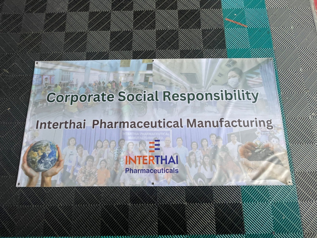 ป้ายไวนิลภาษาอังกฤษ พิมพ์คมชัด ตัวอักษรอ่านง่าย เหมาะสำหรับร้านค้าและธุรกิจต่างประเทศ